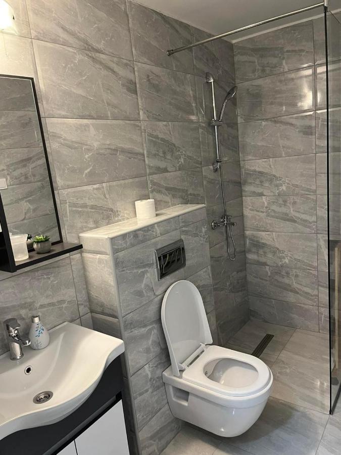 Apartmani Stari Aerodrom Podgorica Kültér fotó