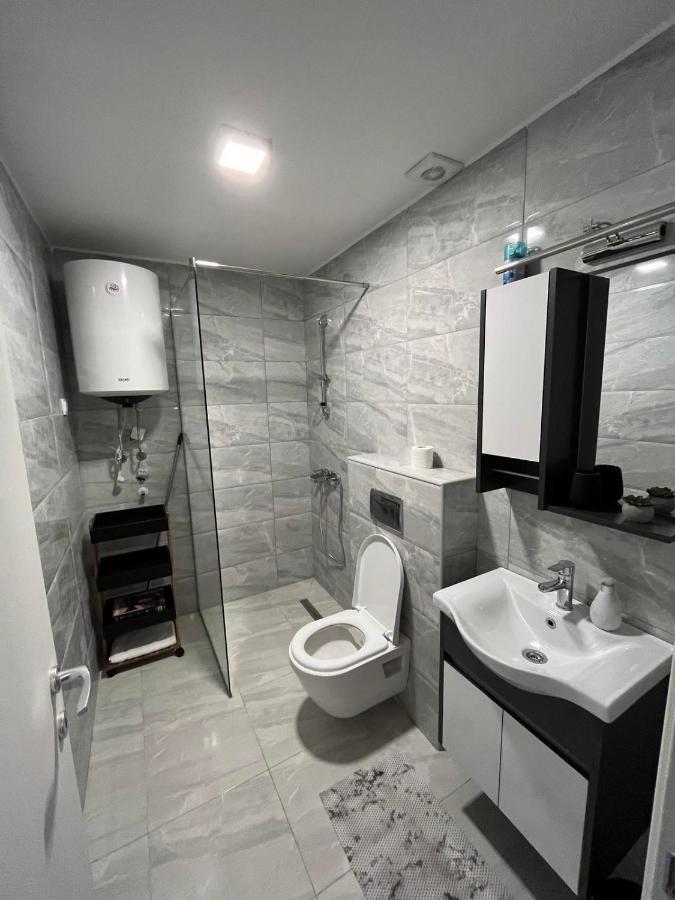 Apartmani Stari Aerodrom Podgorica Kültér fotó